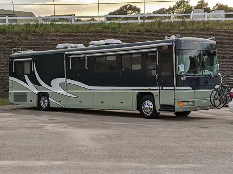 Foretravel Motorcoach photo 3