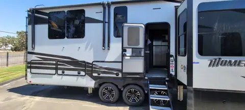 RV Country (Toy Hauler Depot) photo 2