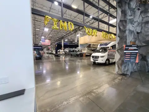 La Mesa | RecVan – West Sacramento RV & Motorhome Sales photo 2