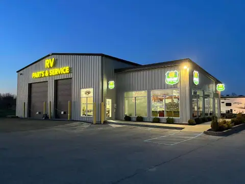 62 Sales Trailers & Truck Campers in Charlestown, IN
