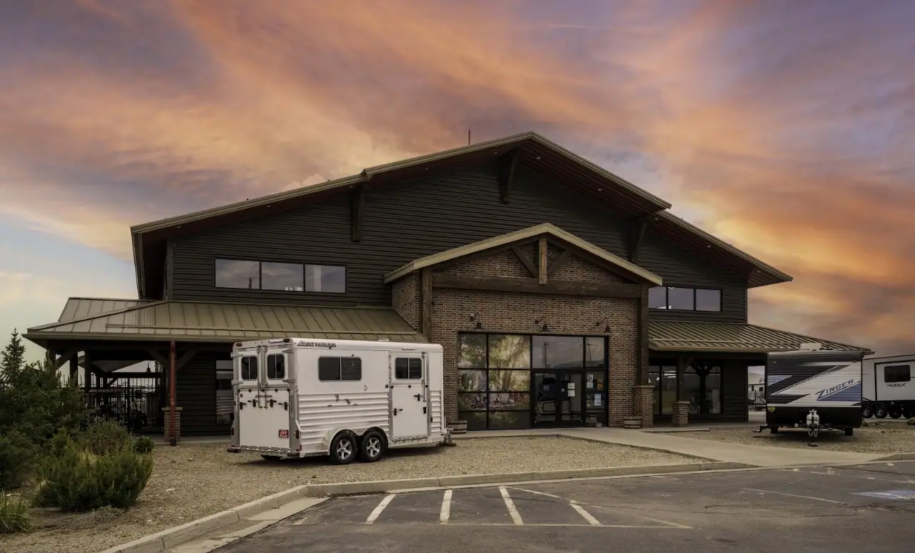 C & R Auto & Trailer Sales, RV dealers in Tremonton