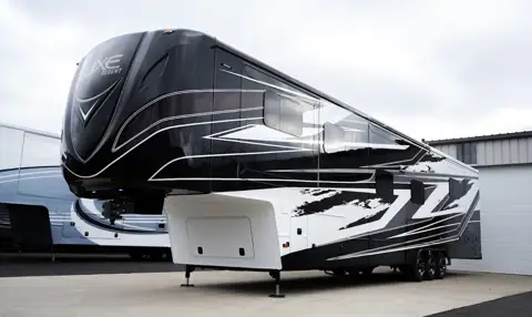 Luxe Fifth Wheels - Elkhart Showroom photo 2
