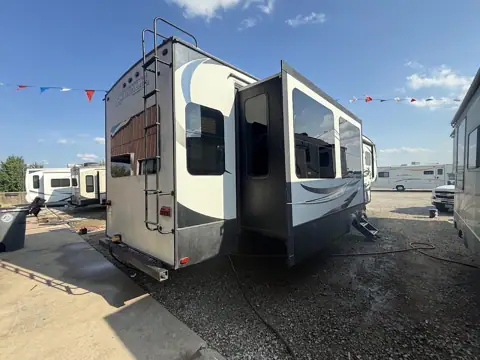 Thomas RV photo 3