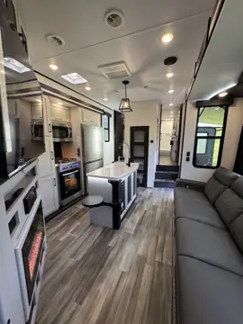 Rev 513 RV photo 3