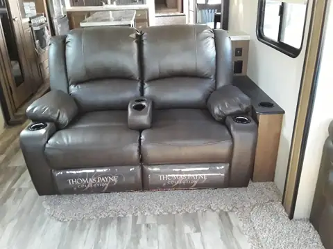 Custom RV Inc. photo 3