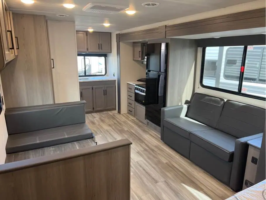 Warner Auto and RV Center, llc, RV dealers in Kennewick
