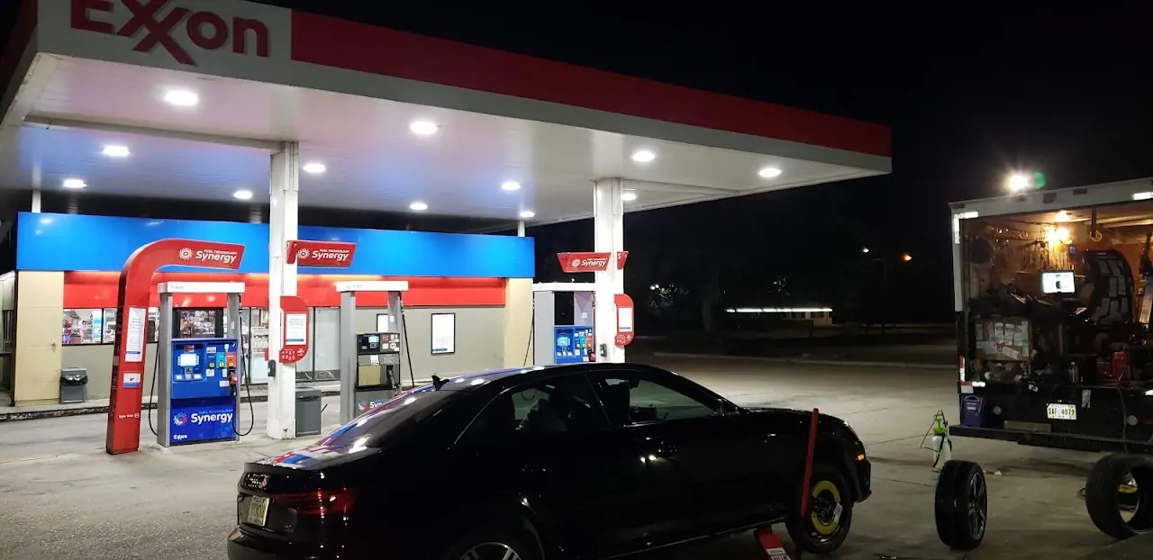 On Time Mobile Tire Shop Roadside Assistance Services/Mounting & Balancing/18 wheeler Rv Tire Change/VehicleLockout/JumpStart, RV dealers in Pascagoula