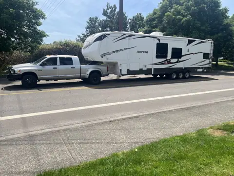 Portland RV LLC in Clackamas, OR