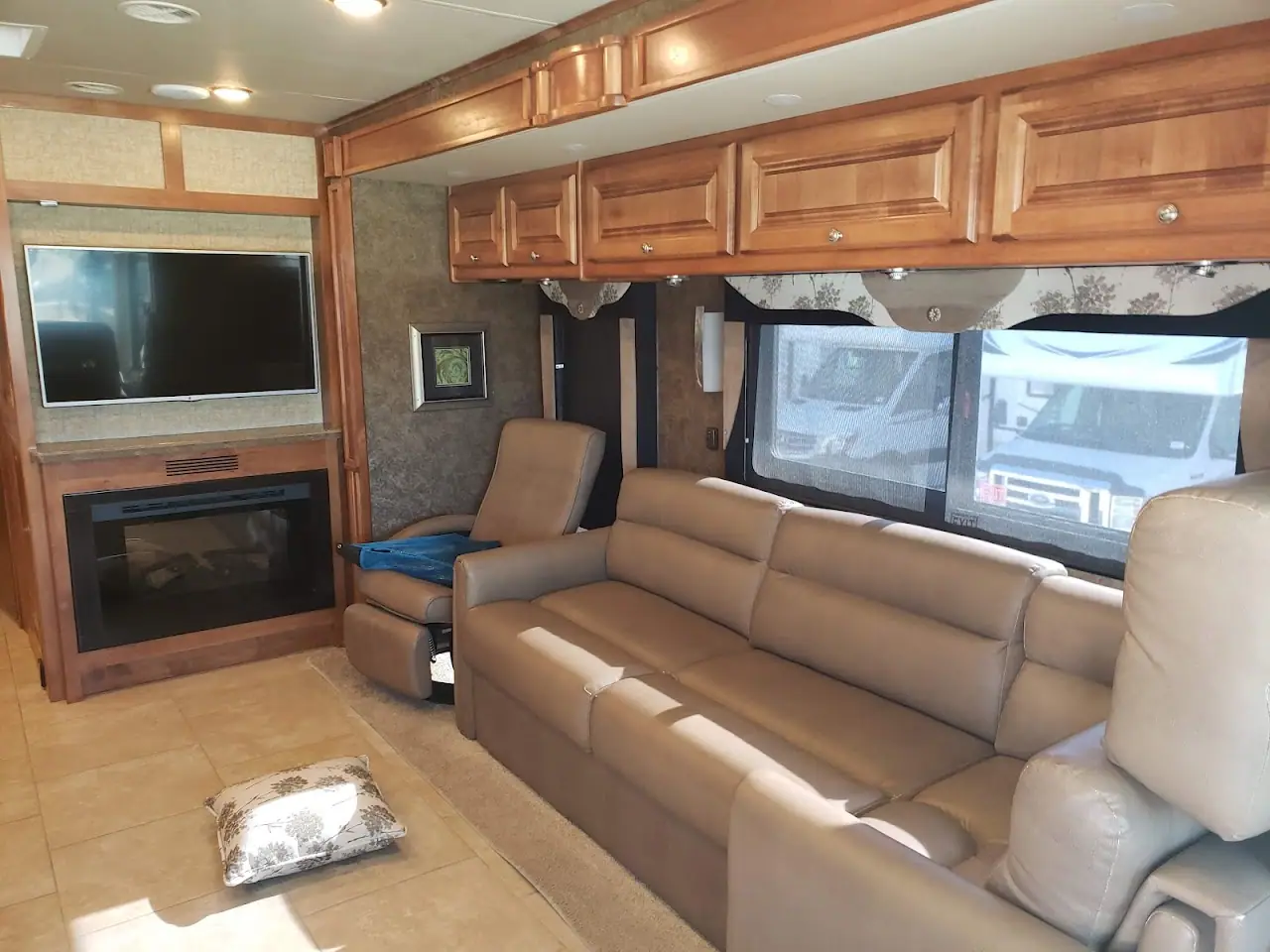 Mike Thompson's RV Super Store, RV dealers in Cathedral City