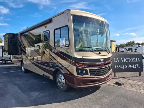 RV Victoria photo 3