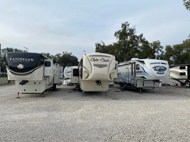 Buy Campers for Cash, RV dealers in Longwood