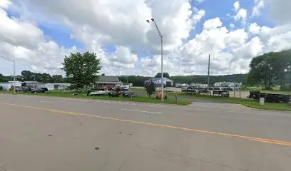 D & J Toppers & RV LLC in Prairie du Chien, WI